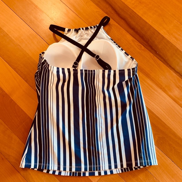 Isaac Mizrahi Halter Top and Swim Short Set! - Picture 5 of 7